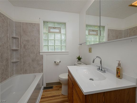 5th image of 1320 19th St NE