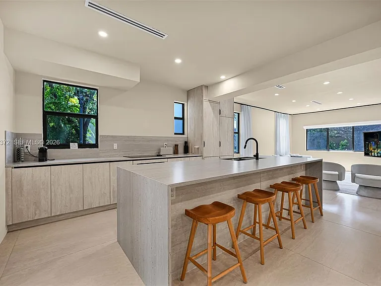 4721 NW 6th Ave — Photo 22