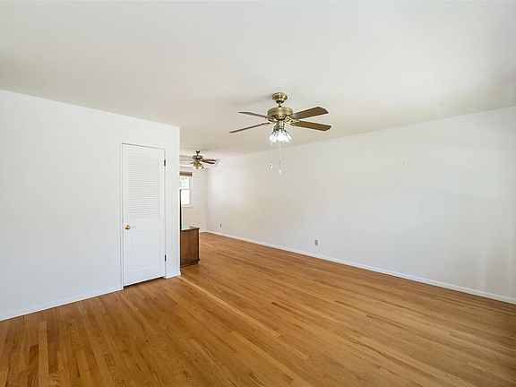 5th image of 10739 Clearwater Dr