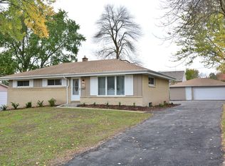 W180N8983 Leona Ln, Menomonee Falls, WI