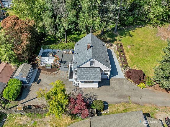 2nd image of 9827 22nd Avenue SW