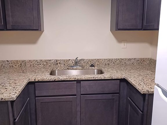 5th image of 225 Chalmers Ct #1