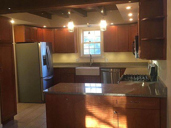 3rd image of 77 Rowell Rd E