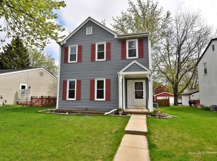 876 Geneva Dr, Geneva, IL 60134