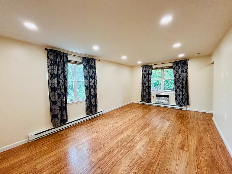 613 Sierra Vista Ln — Photo 2