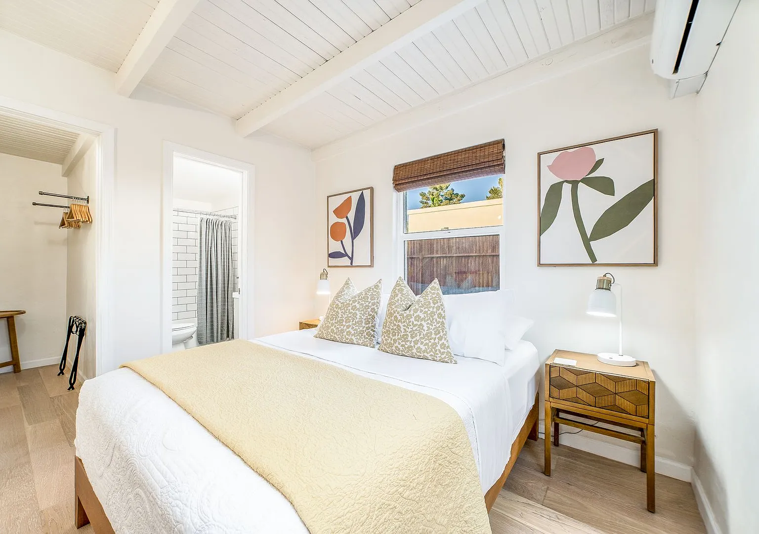 Charming 1-bedroom, 1-bathroom — Photo 3