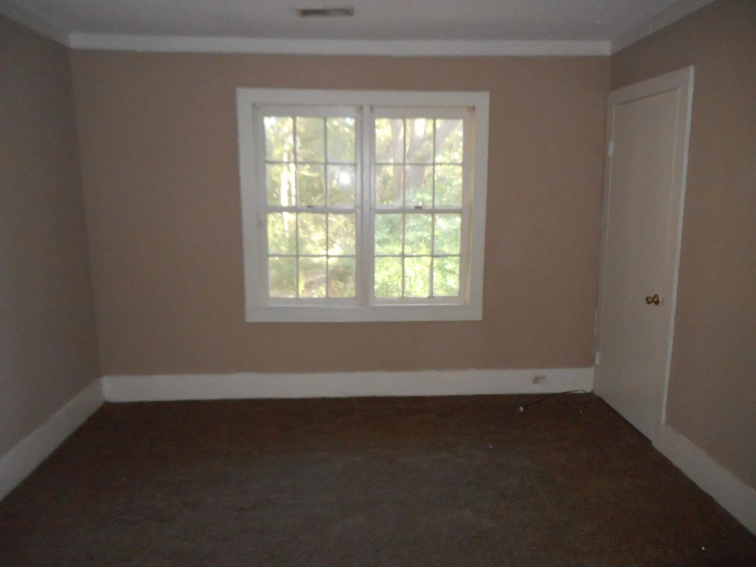 3 bed, 1200 sqft, $1,100 — Photo 4