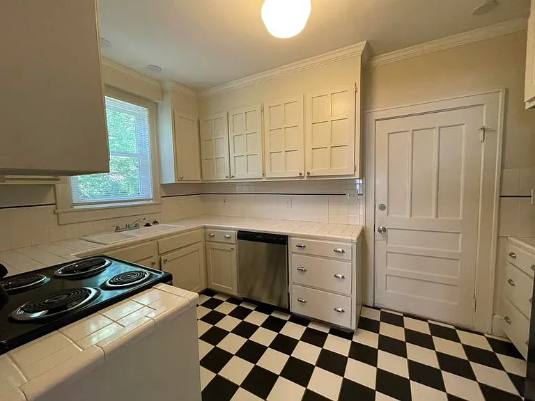 3303 Abingdon Rd — Photo 17