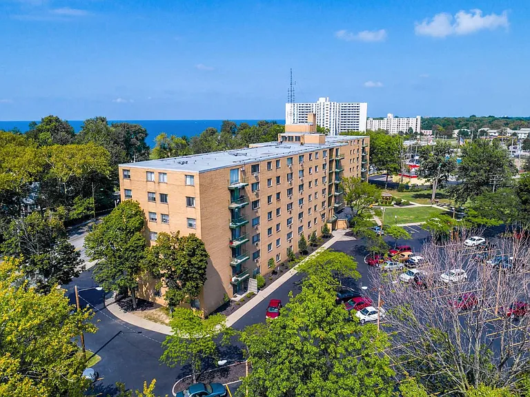 Shorewood Apartments — Photo 50