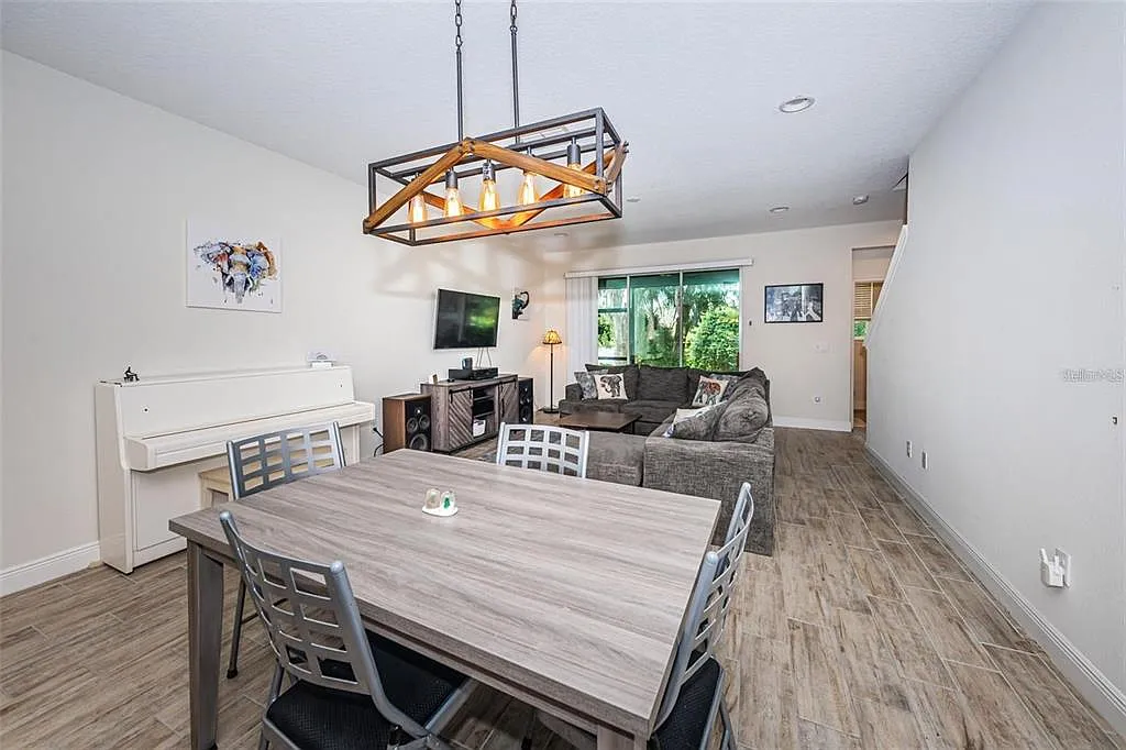 3 bed, 2.5 bath, 1961 sqft, $2,800 — Photo 4