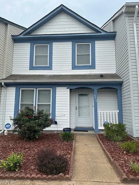 3 bed, 2.5 bath, 1400 sqft, $2,100 — Photo 2