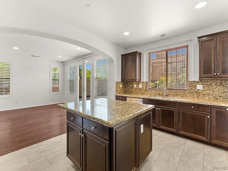 10449 Monterey Ridge Dr — Photo 10