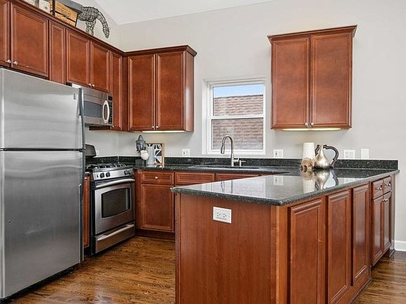 4th image of 1456 N Greenview Ave APT 3W