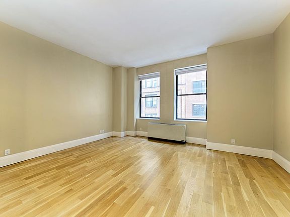 2nd image of 71-73 Nassau St #4B