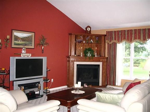 Great Room w/Cathedral Ceiling and fireplace
