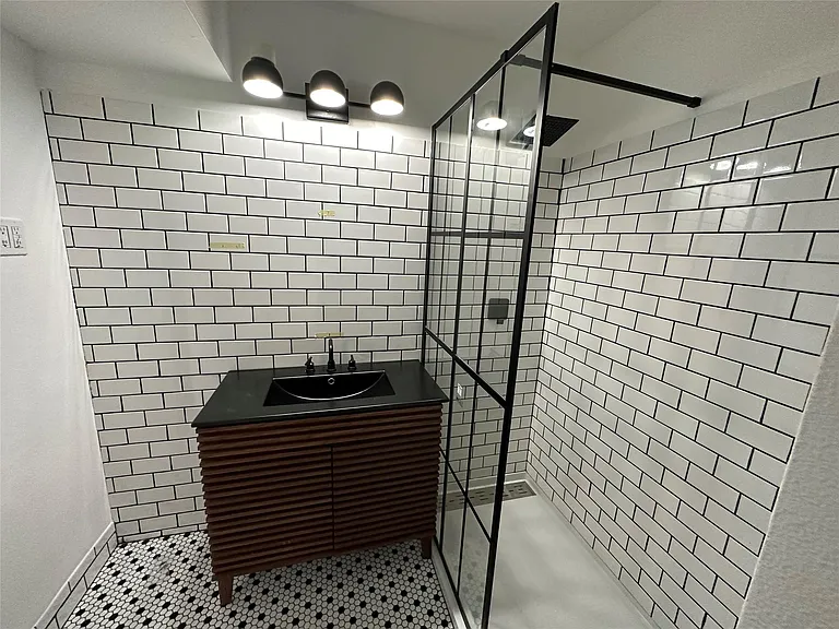 1906 Binz St #3 — Photo 11