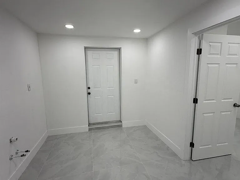 4400 SW 36th St — Photo 3