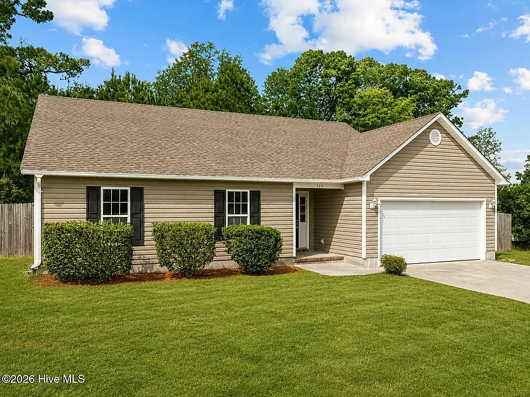 104 Blue Bird Ln — Photo 1