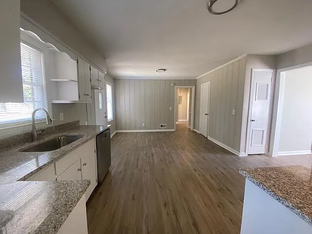 3 bed, 2.0 bath, 1549 sqft, $1,570 — Photo 4
