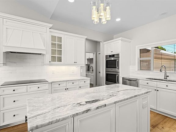 5th image of 15718 Caloosa Creek Cir