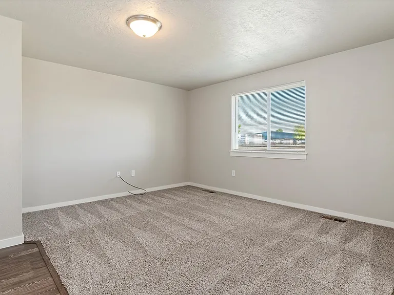 WhistleStop Apartments — Photo 43