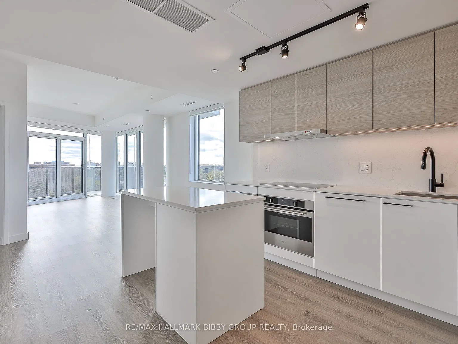 2 bed, $4,000 — Photo 1