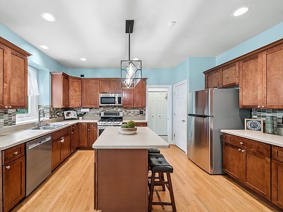 4th image of 115 Pineridge Dr
