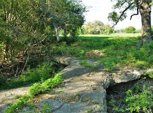 9988 Sandstone Rd, Burton, TX 77835