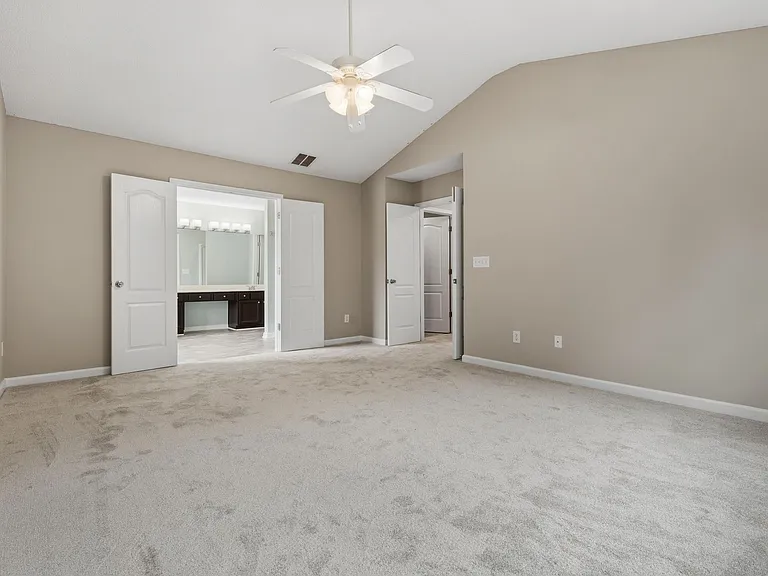 405 Grassy Point Rd — Photo 11