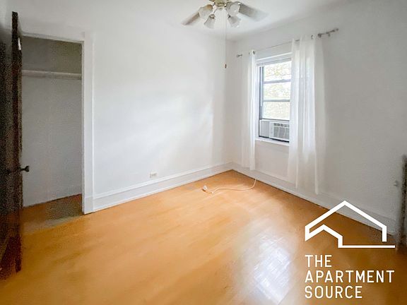 3rd image of 1456 W Cornelia Ave APT 3