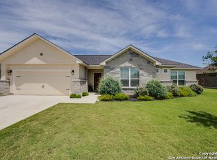 124 Fairway Dr, Floresville, TX 78114