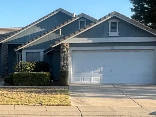 787 Chenin Blanc Dr, Manteca, CA 95337