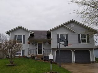613 SW Muriel Dr, Grain Valley, MO 64029
