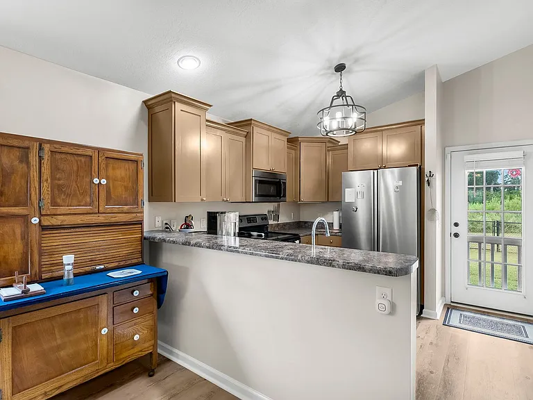 2624 Avondale Ct — Photo 9