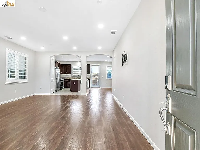 1354 Portofino Dr — Photo 2