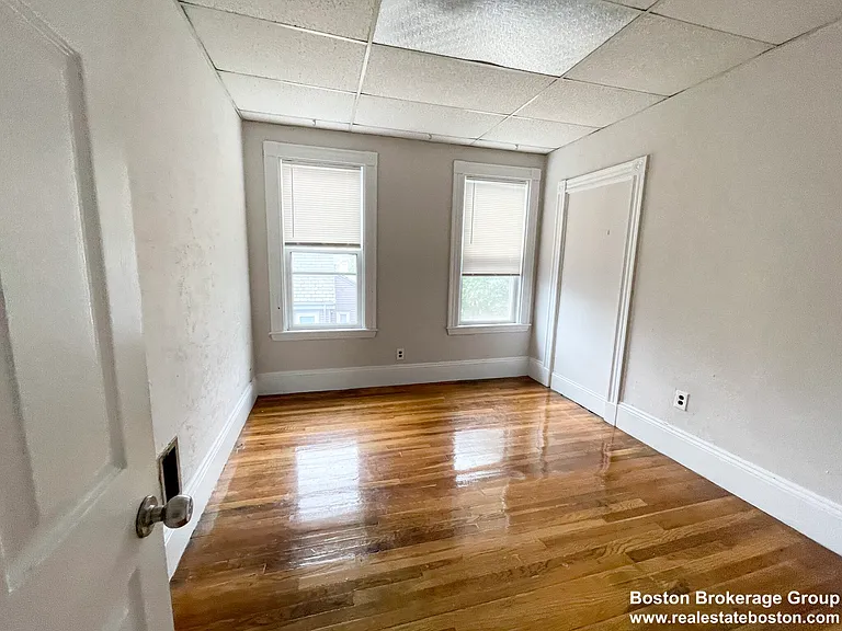 26 Harbor View St #3 — Photo 5