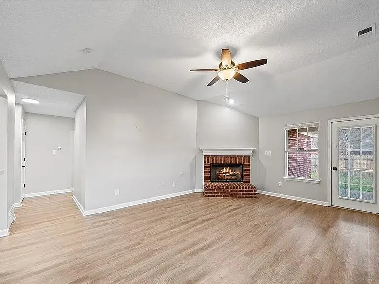 9438 Huron Dr — Photo 3