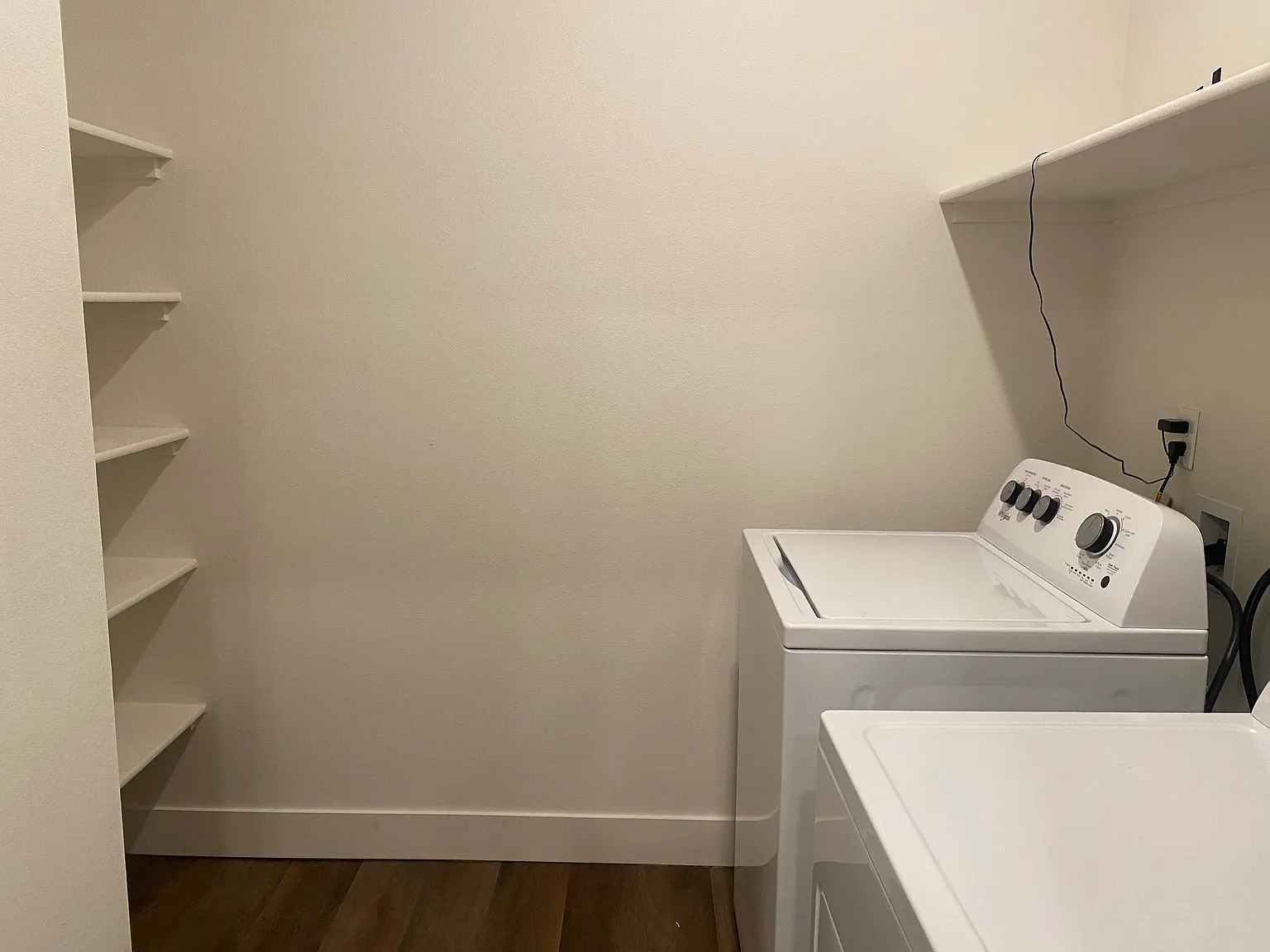 2 bed, 1088 sqft, $2,049 — Photo 3