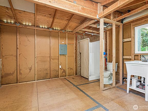 4th image of 424 E Olde Lyme Road