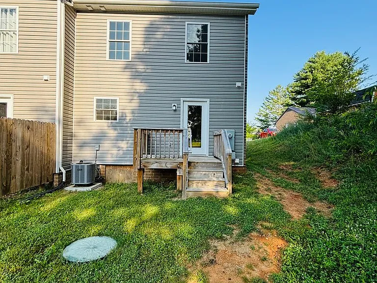 175 Craig St — Photo 16