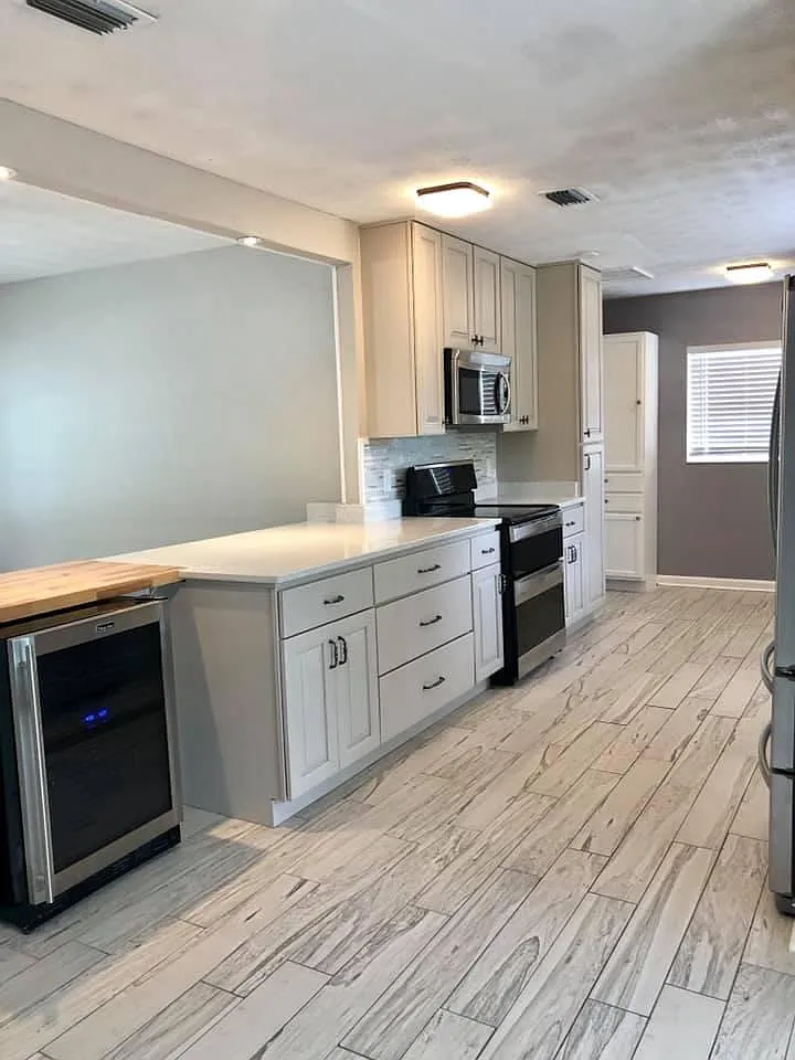 3 bed, 1100 sqft, $2,200 — Photo 2