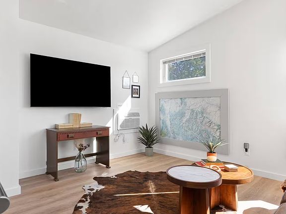 5th image of 505 E Gallatin St #505