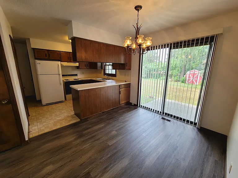 2 bed, 1.0 bath, $1,400 — Photo 10