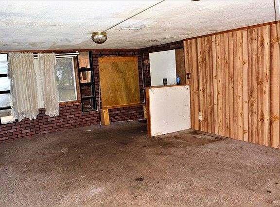 4th image of 162 E Greenview Ave