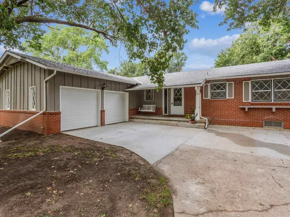 6126 E Edinburg St, Wichita, KS 67220