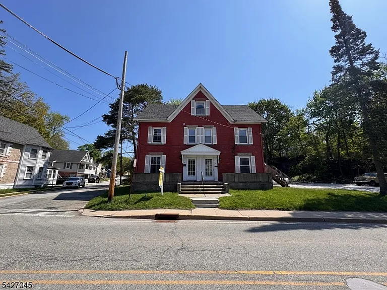 31 Diller Ave — Photo 20
