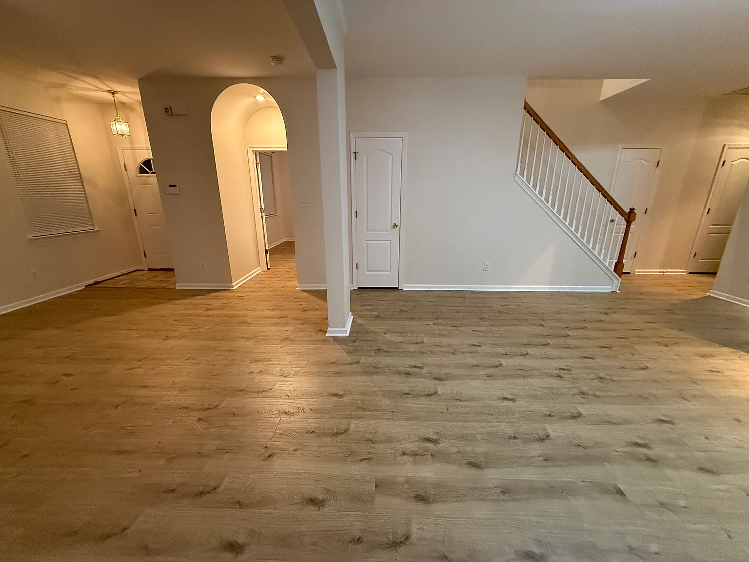 3 bed, 2.5 bath, 2400 sqft, $2,700 — Photo 2