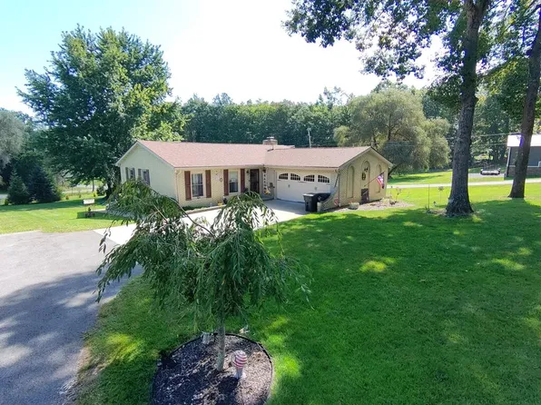 806 Old Grandview Rd, Beaver, WV 25813