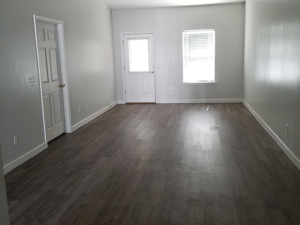 1st image of 405 Moss Creek Ln