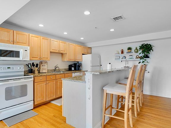 5th image of 615 Main Street #7